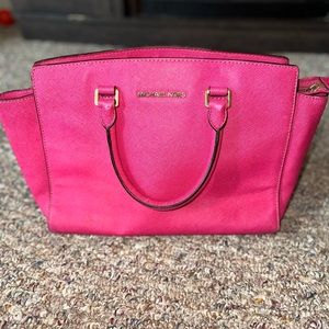 Used Michael Kors Selma Large Handbag in Rasberry